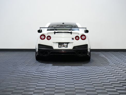 Used 2017 Nissan GT-R Premium AWD/4WD image 7
