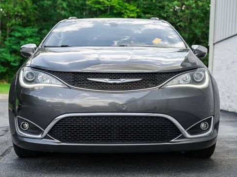 Certified 2019 Chrysler Pacifica Limited FWD image 3