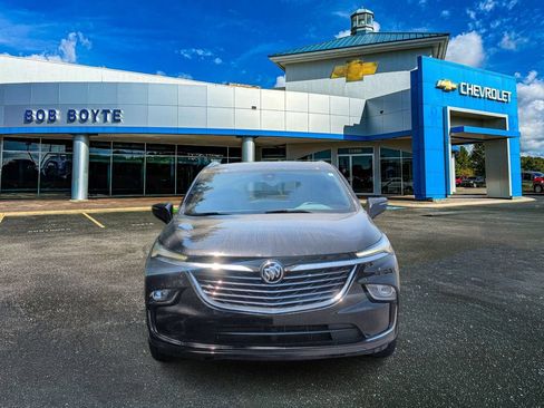 Used 2023 Buick Enclave Essence w/ Experience Buick Package FWD image 9