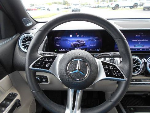 Used 2024 Mercedes-Benz GLB 250 4MATIC image 13