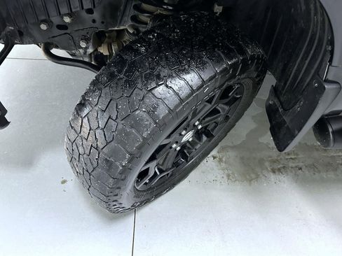 Used 2019 Nissan Titan SV w/ SV Convenience Package image 22