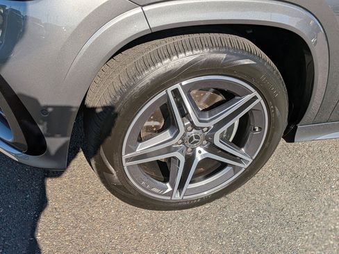 Used 2025 Mercedes-Benz GLS 450 4MATIC image 10