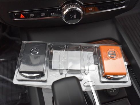 Used 2023 Volvo S60 B5 Ultimate w/ Climate Package image 34