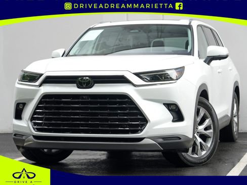 Used 2024 Toyota Grand Highlander FWD image 1