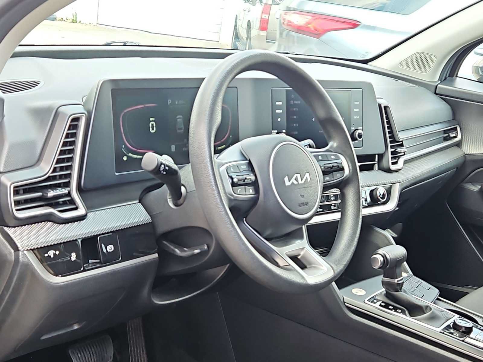Used 2024 Kia Sportage LX FWD image 2