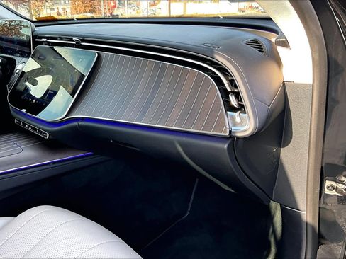 Certified 2025 Mercedes-Benz E 350 Sedan w/ Winter Package image 18