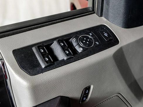 Used 2019 Ford F250 XLT w/ XLT Premium Package AWD/4WD image 34