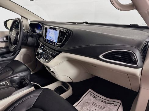 Used 2024 Chrysler Pacifica Limited FWD image 38