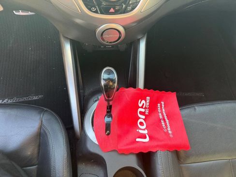 Used 2015 Hyundai Veloster RE:FLEX Edition image 13