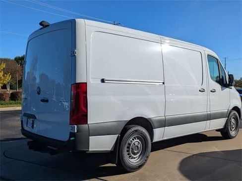 Used 2025 Mercedes-Benz Sprinter 2500 image 9