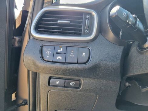 Used 2019 Kia Sorento SX image 16