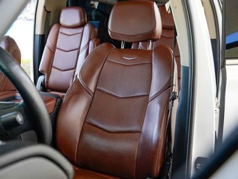 Used 2019 Cadillac Escalade ESV Premium Luxury image 62