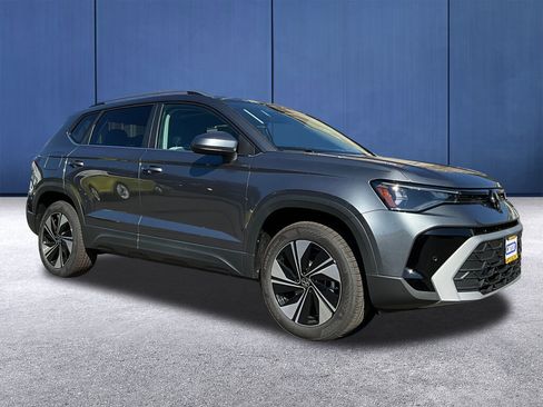 New 2025 Volkswagen Taos SE image 24