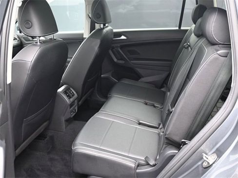 Used 2021 Volkswagen Tiguan SE image 8