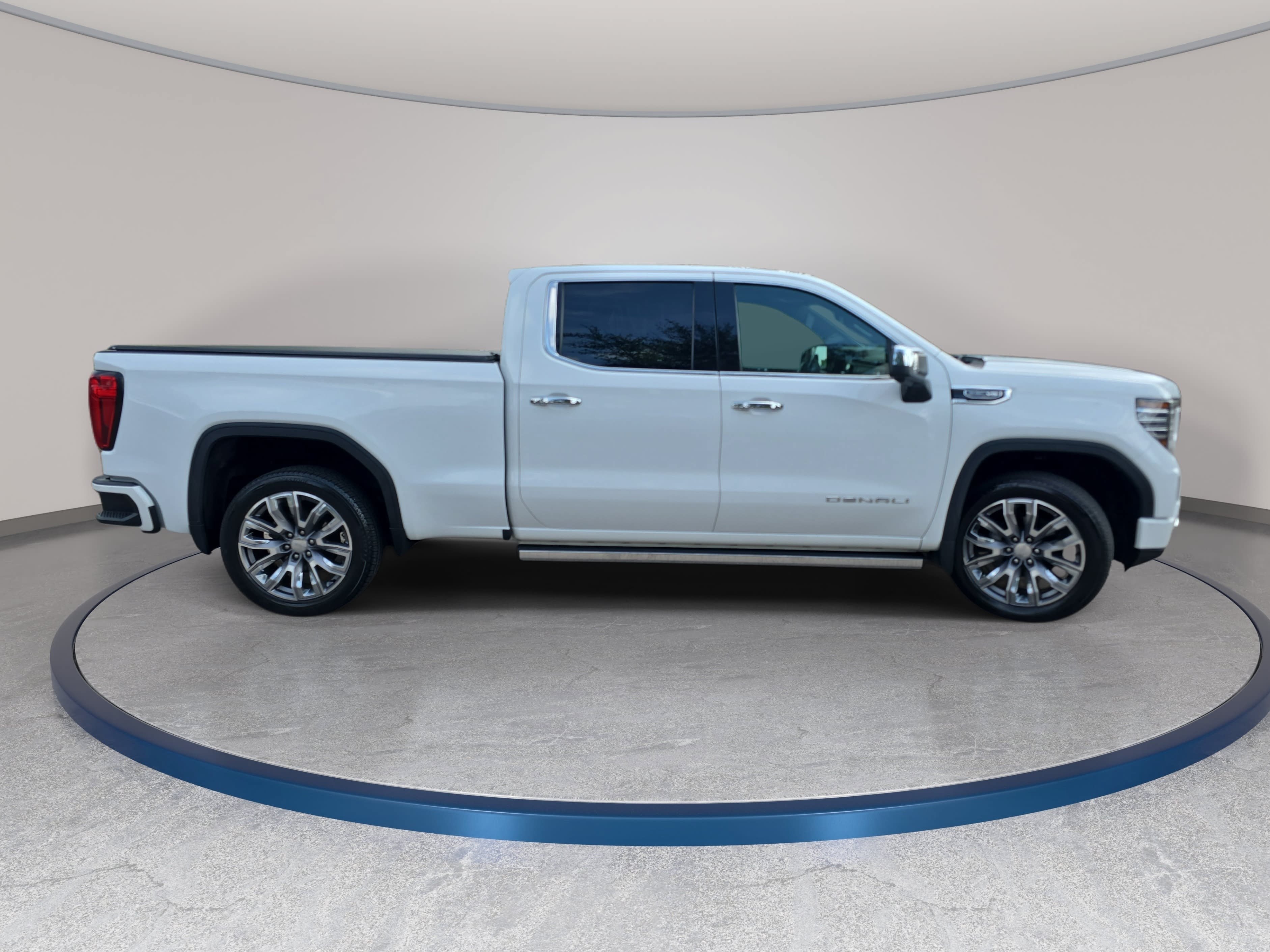 Used 2023 GMC Sierra 1500 Denali w/ Denali Reserve Package AWD/4WD image 4