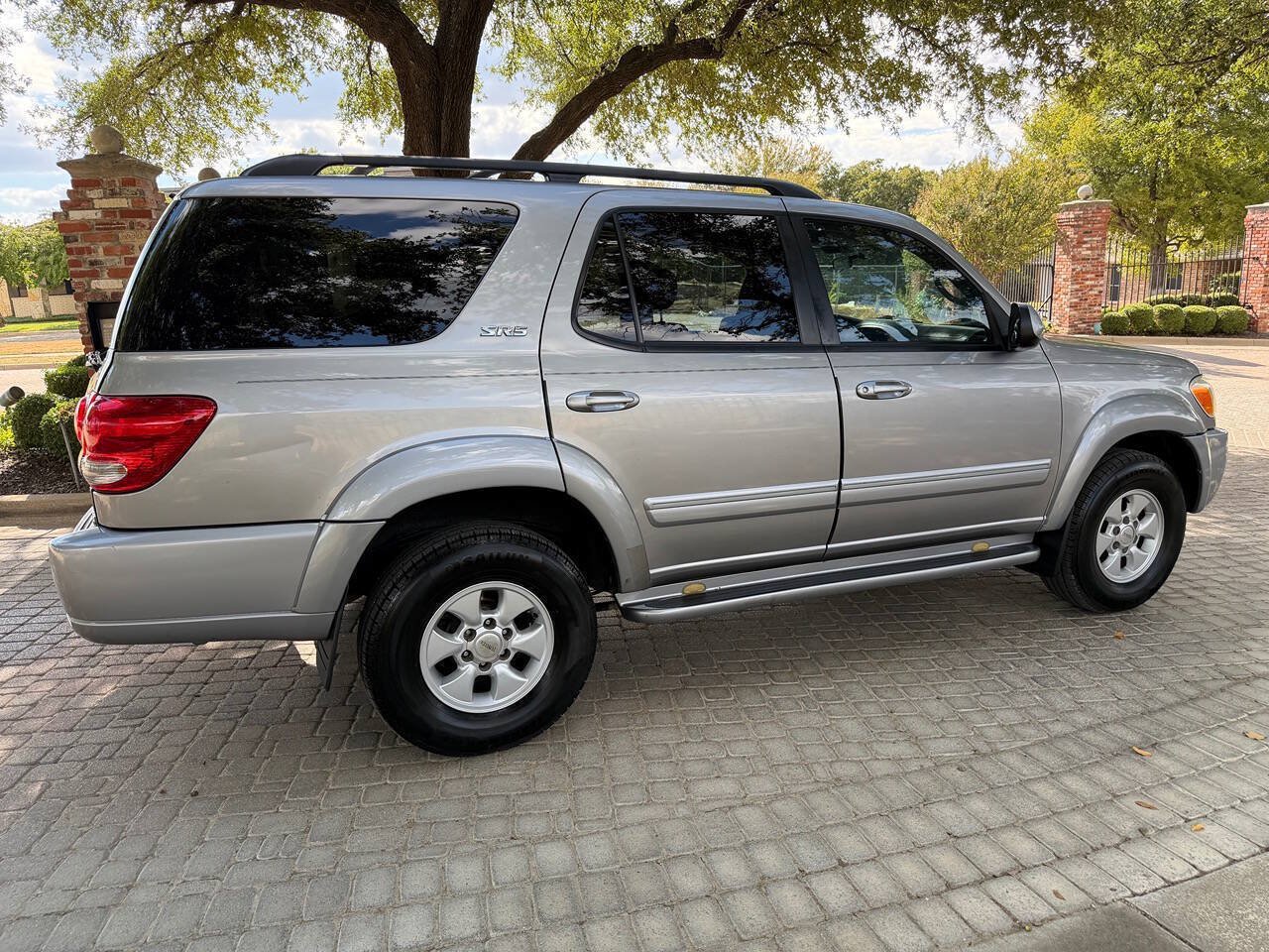 Used 2005 Toyota Sequoia SR5 w/ Towing Pkg RWD image 3
