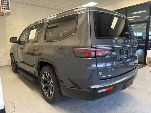 Used 2023 Jeep Wagoneer Series III w/ Preferred Equipment Group AWD/4WD image 3