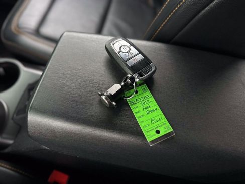 Used 2022 Ford Bronco Badlands image 29