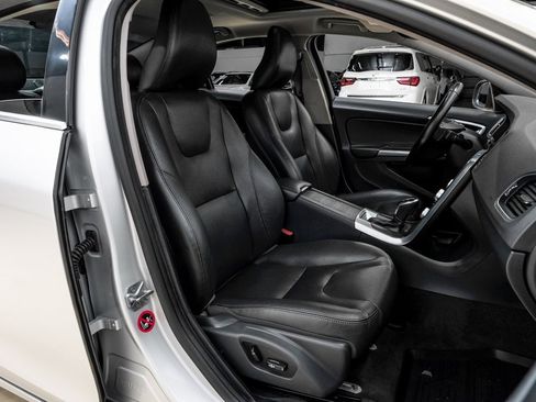 Used 2016 Volvo S60 T5 Premier w/ Protection Package image 38