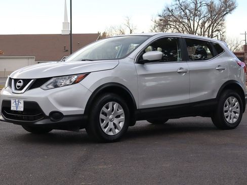 Used 2018 Nissan Rogue Sport S image 11