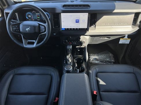 New 2025 Ford Bronco Badlands image 2