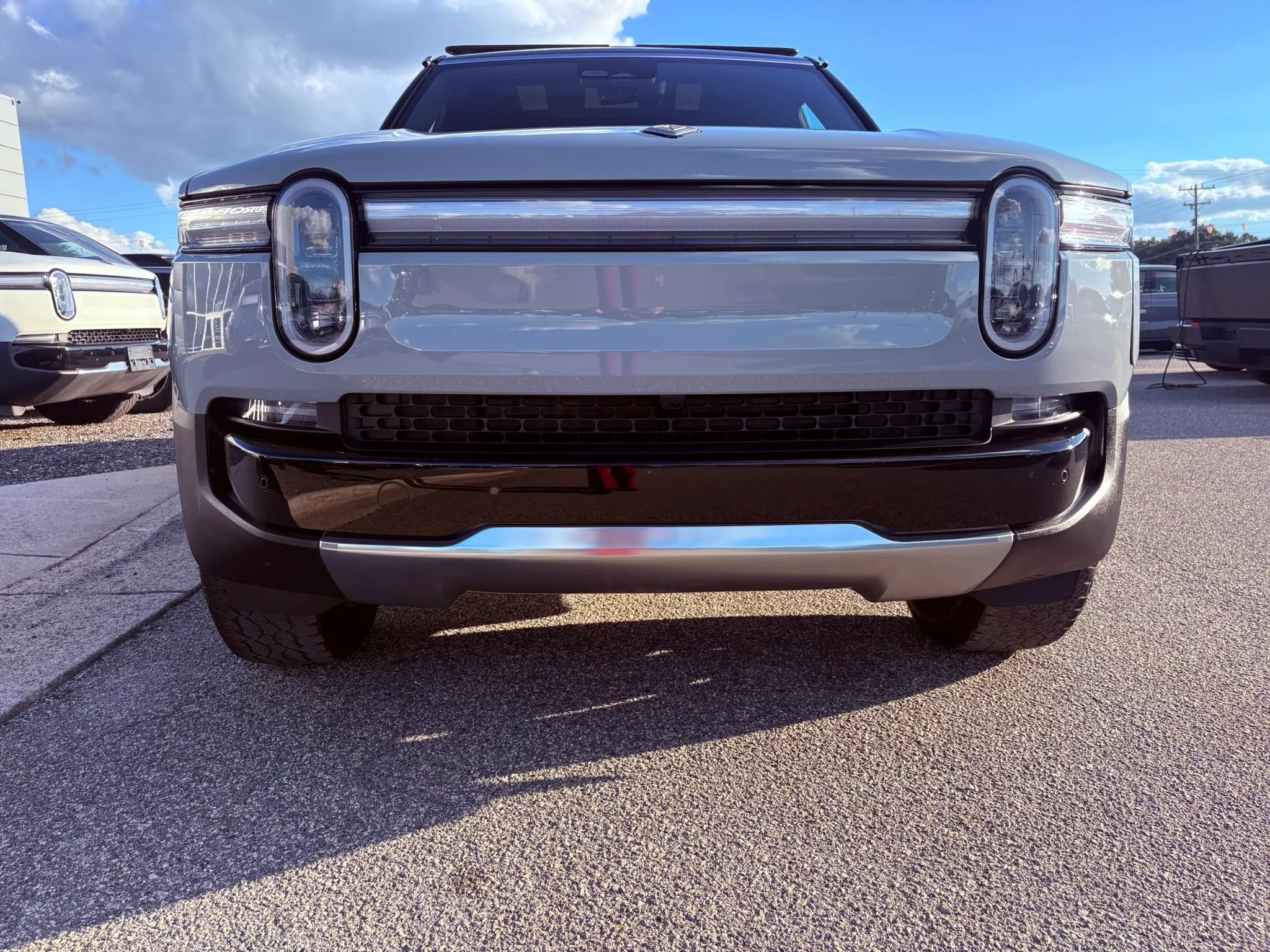 Used 2025 Rivian R1S Adventure Dual AWD/4WD image 27