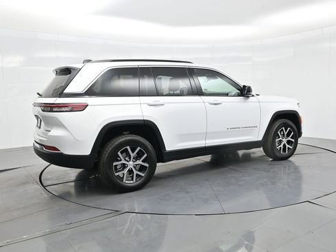 New 2025 Jeep Grand Cherokee Limited image 7