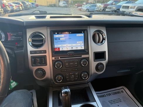 Used 2016 Ford Expedition XLT w/ Equipment Group 202A AWD/4WD image 10