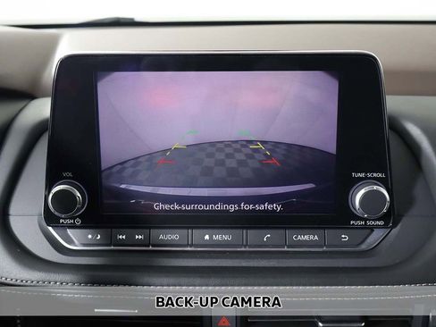 Used 2023 Nissan Rogue SV image 5