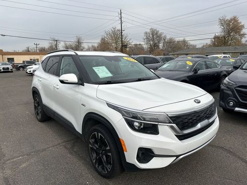 Used 2021 Kia Seltos EX image 14