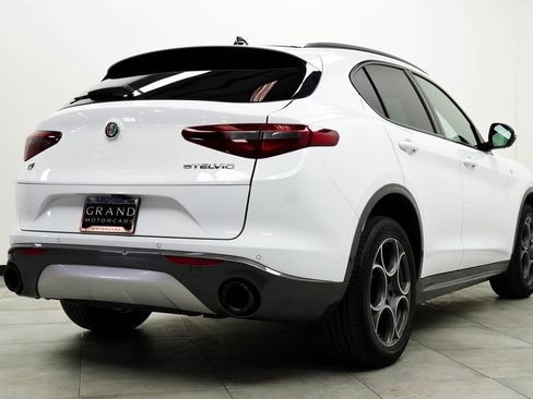 Used 2022 Alfa Romeo Stelvio Ti AWD/4WD image 11
