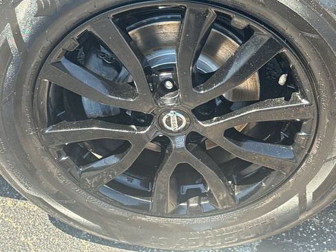 Used 2018 Nissan Rogue SV AWD/4WD image 9