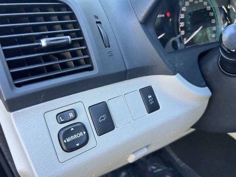 Used 2010 Toyota Venza FWD image 19
