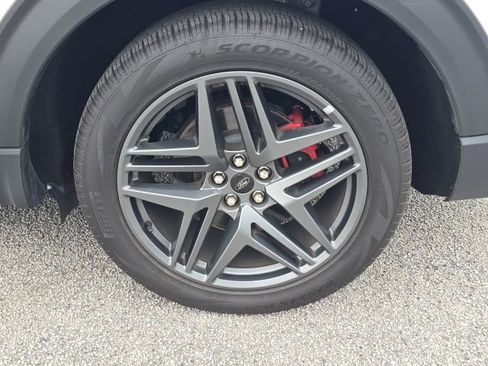 Used 2025 Ford Explorer ST image 10