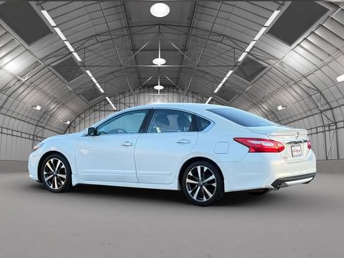Used 2016 Nissan Altima 2.5 SR FWD image 5