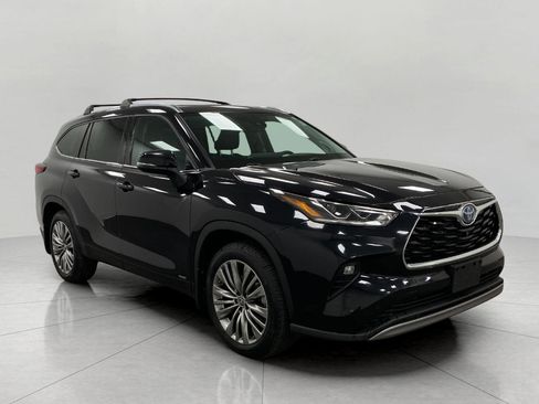 Used 2022 Toyota Highlander Platinum image 1