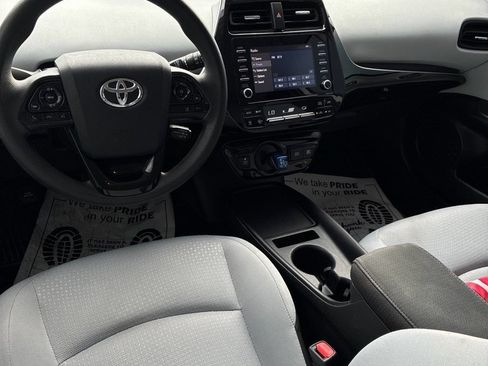 Used 2020 Toyota Prius LE FWD image 7