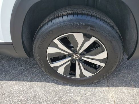 Certified 2025 Volkswagen Atlas Cross Sport SE FWD image 10