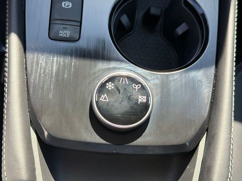 Used 2023 Nissan Rogue SL w/ SL Premium Package image 31