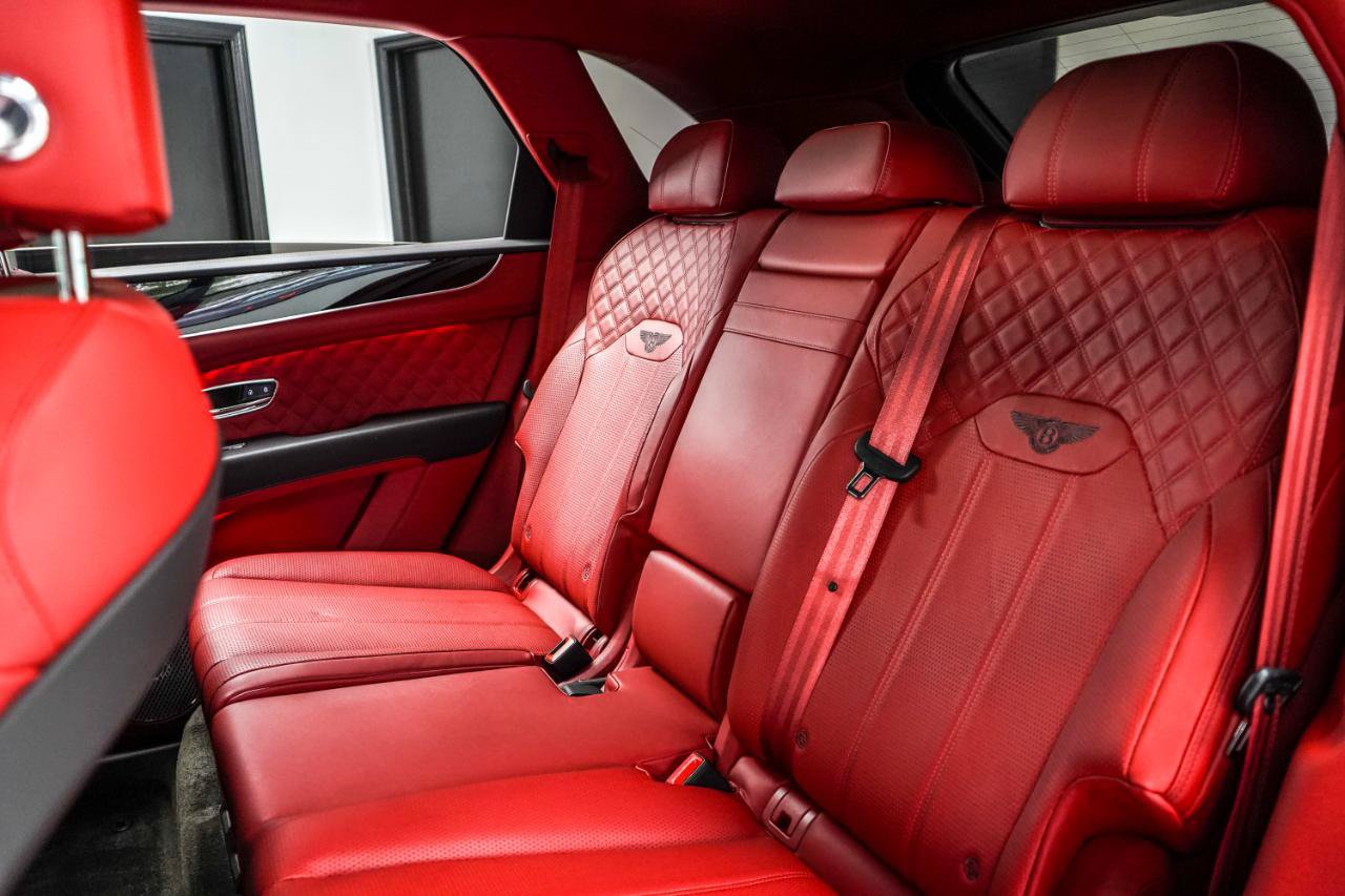 Used 2022 Bentley Bentayga AWD/4WD image 30