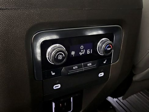 Used 2023 GMC Yukon XL SLT w/ SLT Premium Package RWD image 12