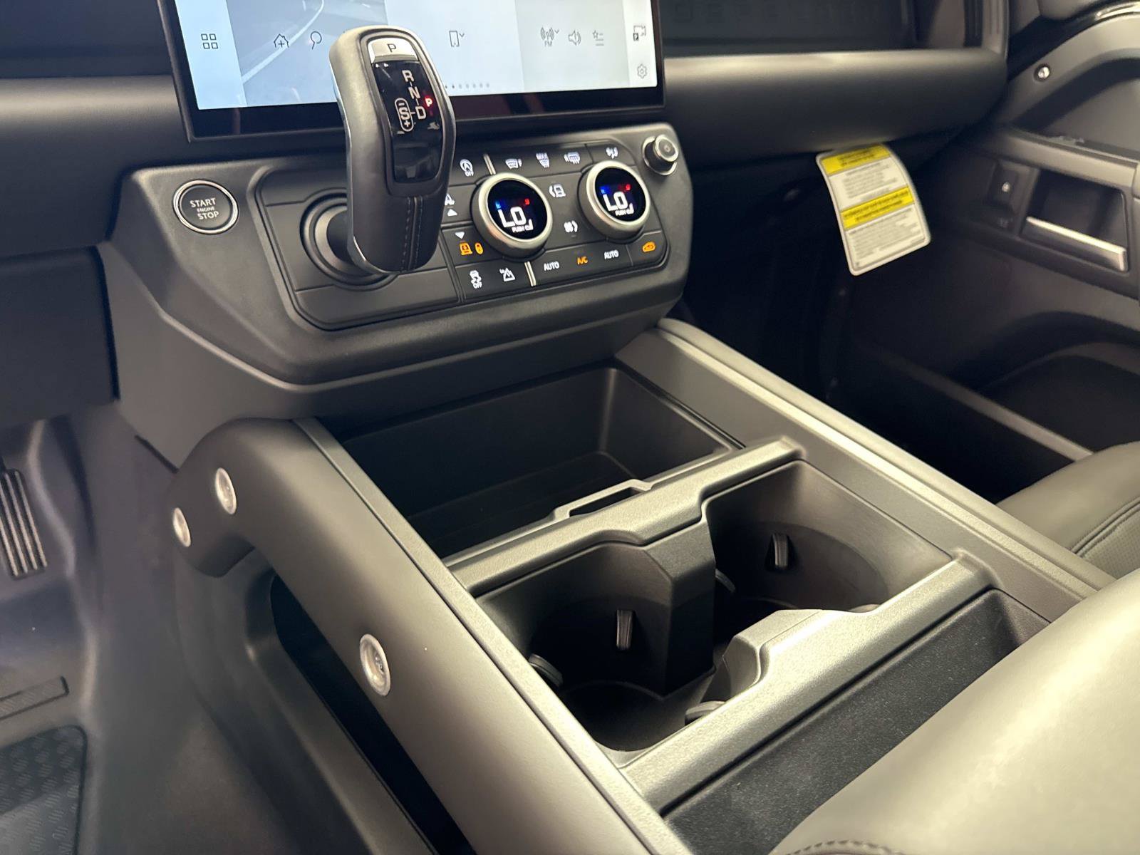 New 2026 Land Rover Defender 110 X-Dynamic SE AWD/4WD image 27