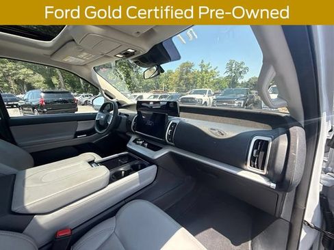 Used 2025 Ford Expedition Active AWD/4WD image 13