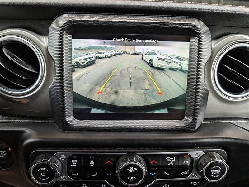 Used 2023 Jeep Wrangler Unlimited Sahara w/ Cold Weather Group AWD/4WD image 24