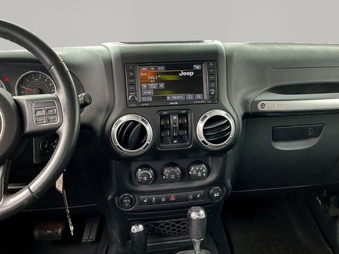 Used 2015 Jeep Wrangler Unlimited Rubicon AWD/4WD image 9