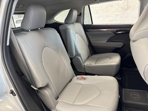 Used 2021 Toyota Highlander Limited AWD/4WD image 45