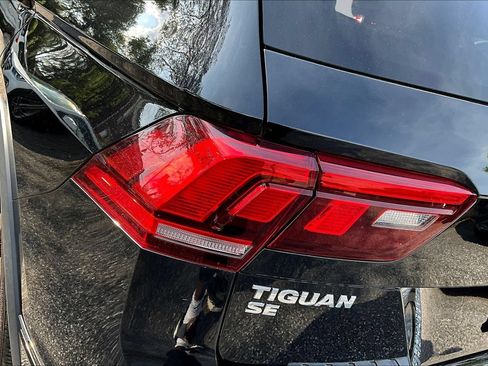 Used 2021 Volkswagen Tiguan SEL AWD/4WD image 25