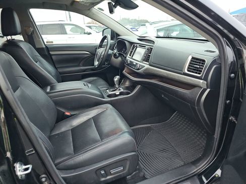 Used 2017 Toyota Highlander Limited image 8