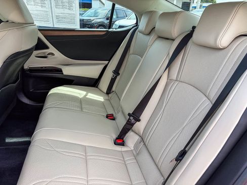 Used 2024 Lexus ES 300h w/ Accessory Package (Z2) FWD image 18