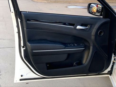 Used 2023 Chrysler 300 Touring w/ Sport Appearance Package image 21